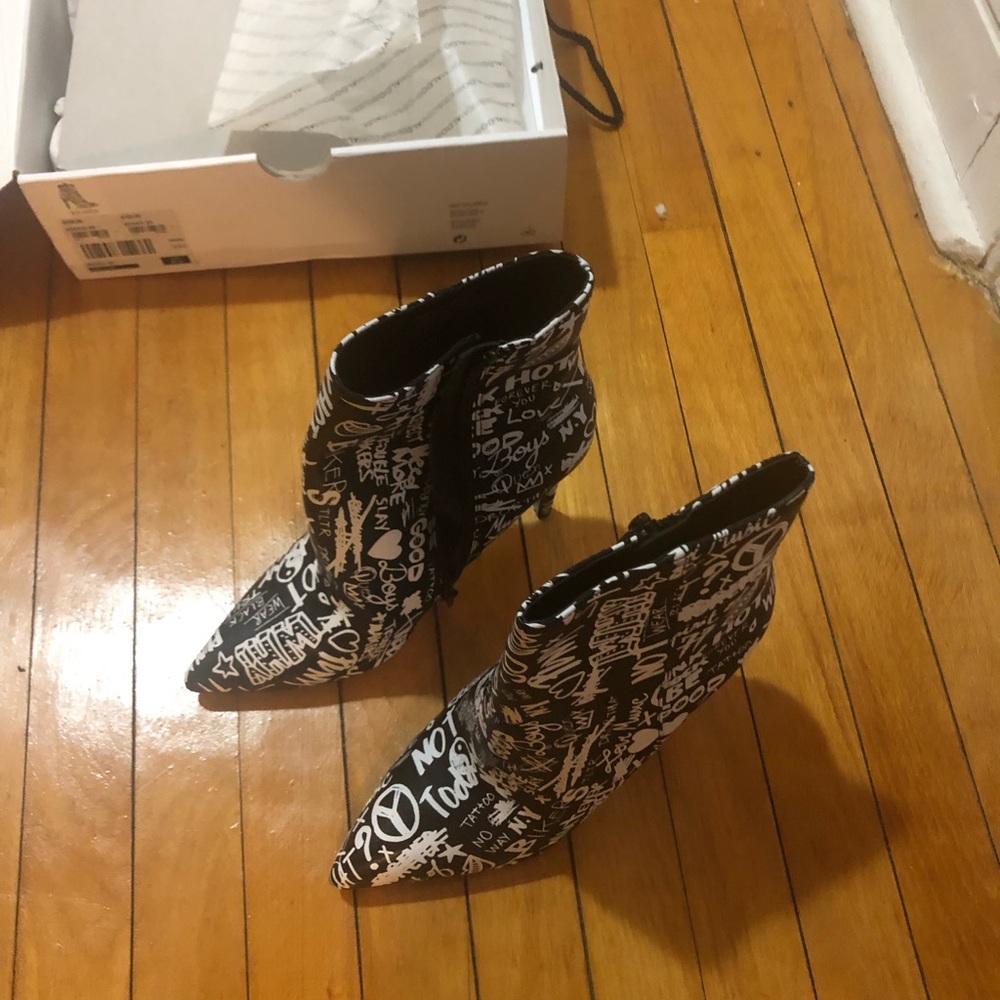 Boots - Picture 3 of 5